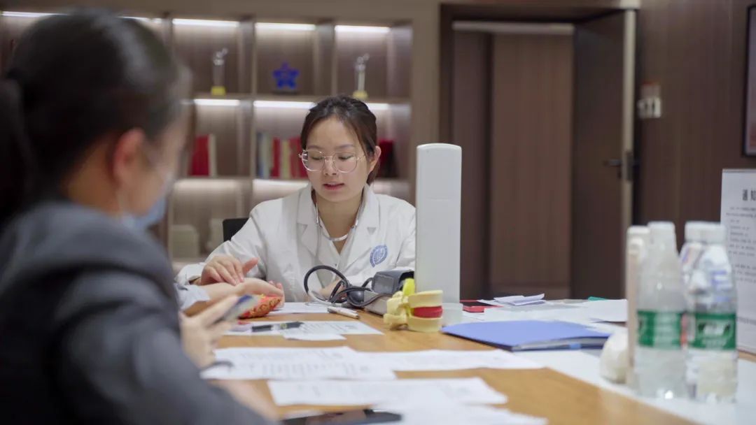 健康義診進(jìn)中庭，跟emo說拜拜