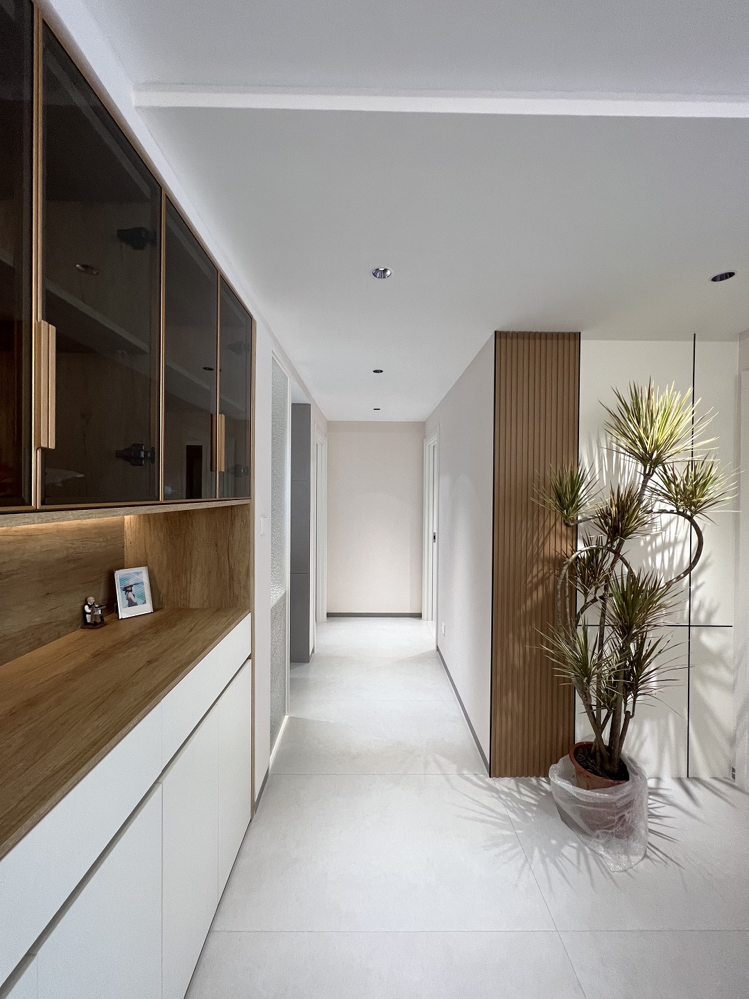 南寧二手房全拆裝修有哪些要注意？現(xiàn)代簡約-走廊